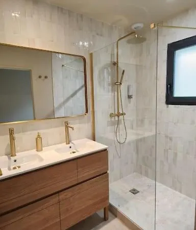 Iris Jacuzzi Vue Villa