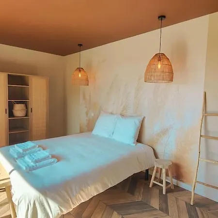 Iris Jacuzzi Vue Villa *