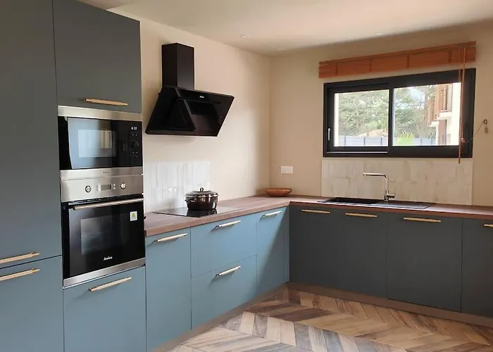 Iris Jacuzzi Vue Villa *